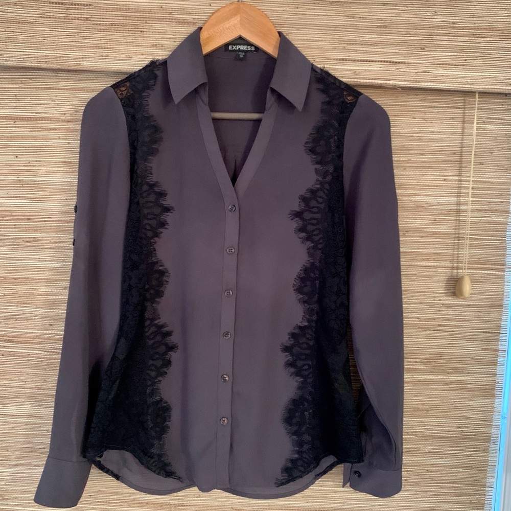 3/$30 bundle 🎉 Express Button Down w/ Lace detail